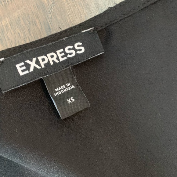 EXPRESS Twist Front Peplum Top 🖤 - Picture 6 of 7